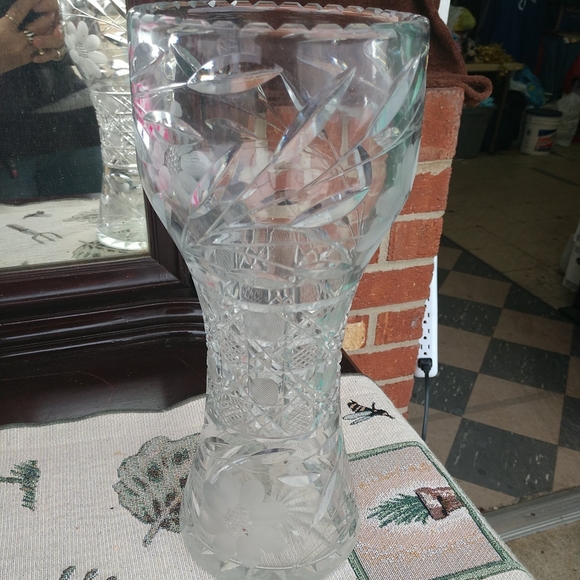 Botanical Elegant Vintage Crystal Hand-Cut Heavy 12" Vase Hourglass Shape 5 lbs. - Picture 15 of 16
